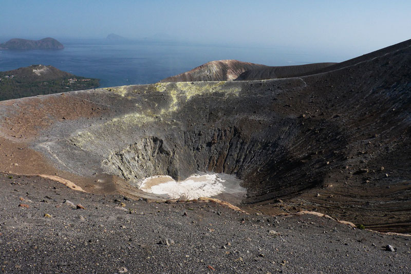 Vulcano Isole Eolie cratere visto dall'alto